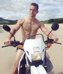 naked motorcyclists 5d76b227721cb.jpg