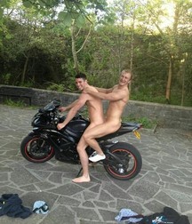 naked motorcyclists 5d76b24ce029f.jpg
