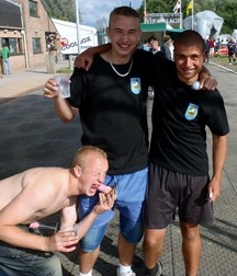 straight guys pretend to be gay 5d7dbfd36634e.jpg