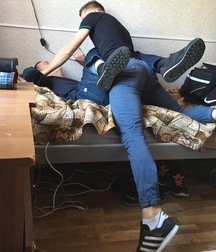 straight guys pretend to be gay 5d7dbfdc16307.jpg