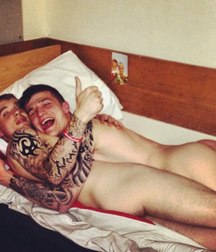 straight guys pretend to be gay 5d7dbfe21882b.jpg