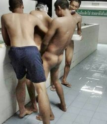 straight guys pretend to be gay 5d7dbfe615c71.jpg