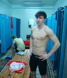 straight guys in the locker room 5d8f93b924bbf.jpg