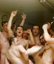 straight guys in the locker room 5d8f93e2c1a47.jpg