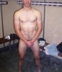 straight guys in the locker room 5d8f93f75ee76.jpg