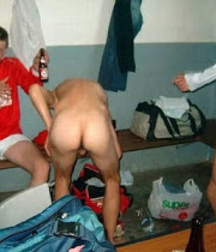 straight guys in the locker room 5d8f940166d27.jpg