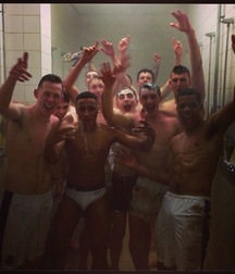 straight guys in the locker room 5d8f94091fec5.jpg