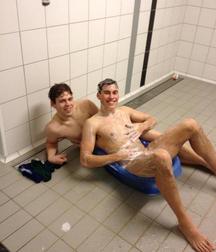 straight guys in the locker room 5d8f940f49322.jpg