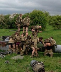 boys in war 5d8f94afed986.jpg