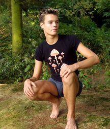 very nice boys 5d9376609dcf6.jpg