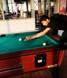 billiard players 5d9635619a82b.jpg
