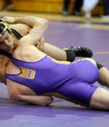 sports wrestlers 5d98336e5e97a.jpg