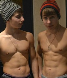 teen-boys-shirtless 5d9c9d170e501.jpg
