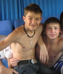 teen-boys-shirtless 5d9c9d392a3d0.jpg