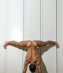 upside down naked 5d9e39dd1fbc5.jpg
