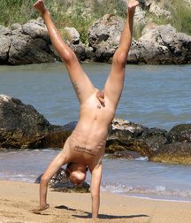 upside down naked 5d9e39de9f389.jpg