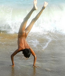 upside down naked 5d9e39e277e71.jpg
