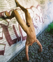 upside down naked 5d9e39fb06633.jpg