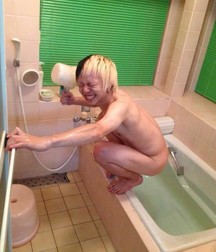 funny japanese straight guys 5d9f53b50b633.jpg