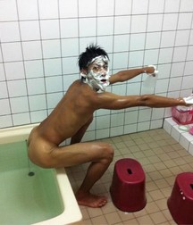 funny japanese straight guys 5d9f53c1ec135.jpg