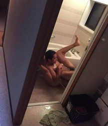funny japanese straight guys 5d9f53ccc6c4b.jpg