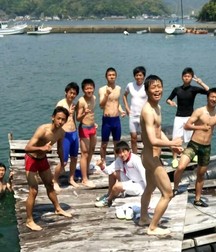 funny japanese straight guys 5d9f53e62462b.jpg
