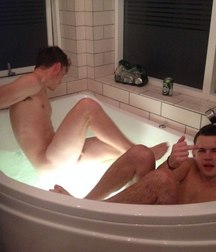 bathe in the tub in company 5da5f40098a2a.jpg