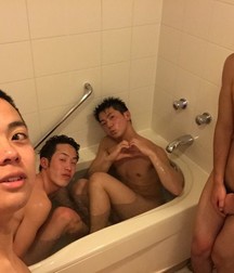 bathe in the tub in company 5da5f4022adb7.jpg