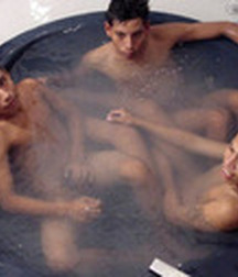 bathe in the tub in company 5da5f405397f0.jpg