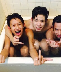 bathe in the tub in company 5da5f406b80f3.jpg