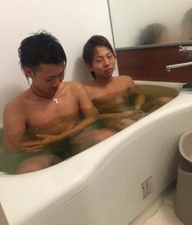 bathe in the tub in company 5da5f408495b2.jpg