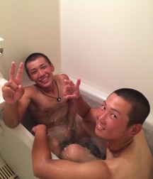 bathe in the tub in company 5da5f409ca9f9.jpg