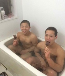bathe in the tub in company 5da5f40b895e1.jpg