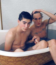 bathe in the tub in company 5da5f412b025a.jpg