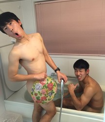 bathe in the tub in company 5da5f41d3c758.jpg