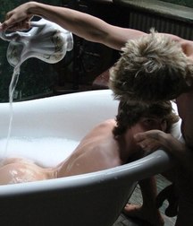 bathe in the tub in company 5da5f41eb74fc.jpg