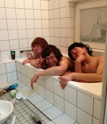 bathe in the tub in company 5da5f420443be.jpg