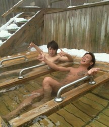 bathe in the tub in company 5da5f422e8830.jpg