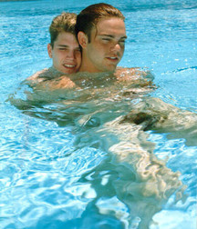 kids have fun in the pool 5da9777c5a19b.jpg