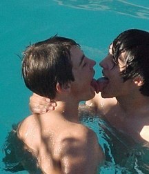 kids have fun in the pool 5da977b213e61.jpg