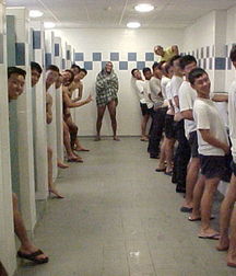 the boys pee together 5da97866021f6.jpg