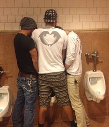 the boys pee together 5da9786fec124.jpg