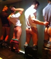 the boys pee together 5da9787b4ad8c.jpg