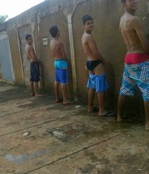the boys pee together 5da9788928e6b.jpg