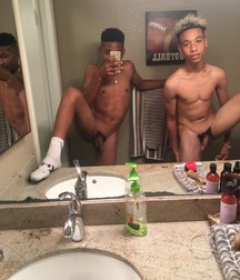 selfies in two 5daafa56df8e8.jpg