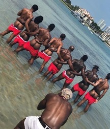 the boys round ass 5daafc14036da.jpg