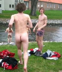 the boys round ass 5daafc2a11569.jpg
