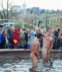 boys love water 5dac2a6a31cfc.jpg