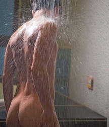 a look in the shower 5dae08d5b9e4c.jpg