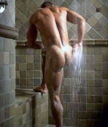 a look in the shower 5dae08f57f9b5.jpg